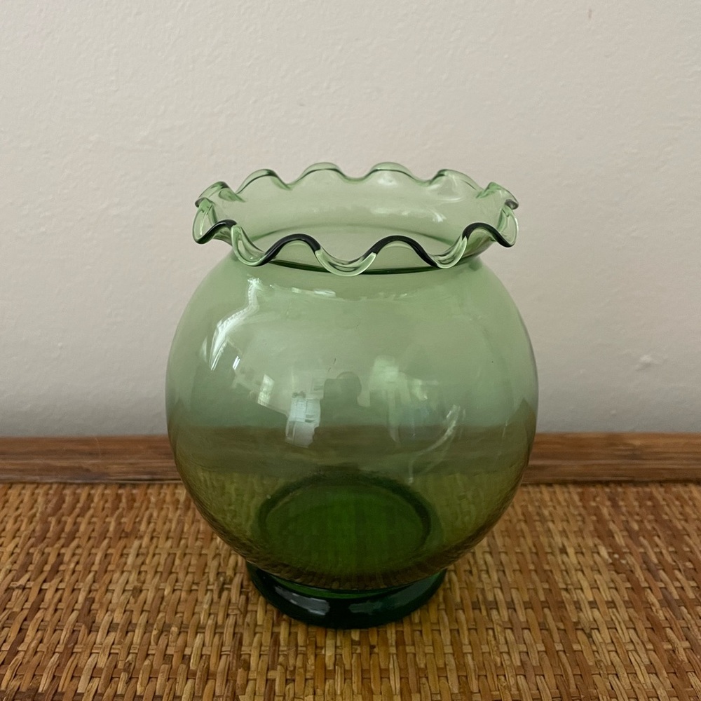 Green scallop wavy edge vase. Vintage